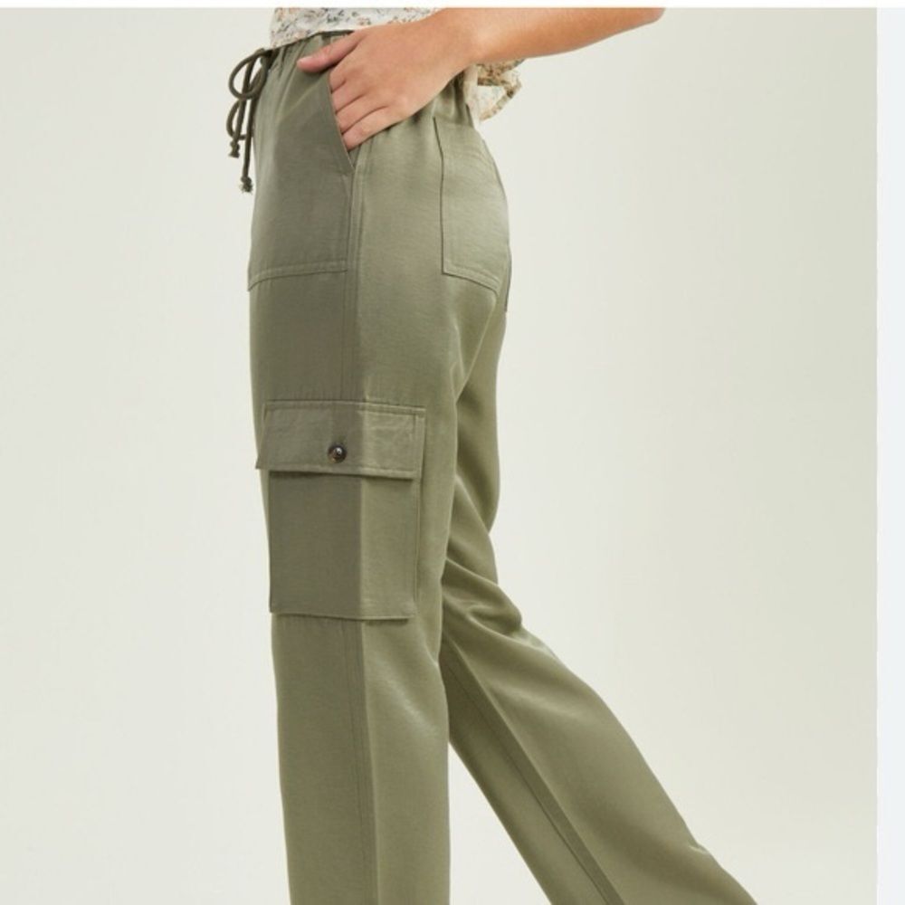 Altar'd State Sage Green Satin Cargo Pants Women's Size Medium Boho Jogger Silk - Picture 3 of 8